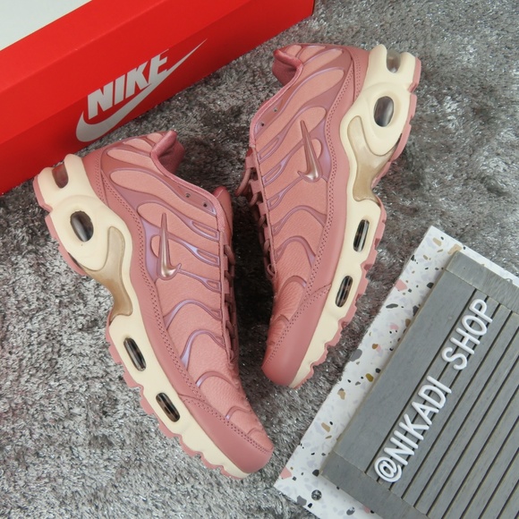 Nike Air Max Plus Sneakers - Picture 2 of 5